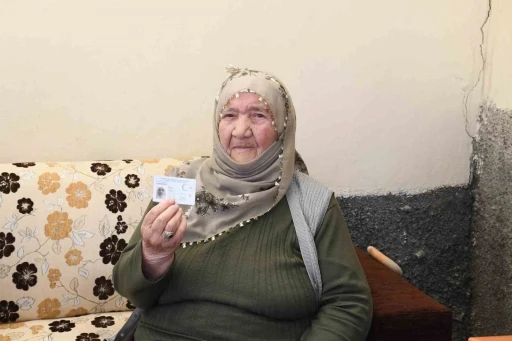 114 Yaşındaki Makbule Nineye Doğum Günü Sürprizi
