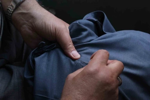 12 metrekarelik d&uuml;kkanda iğne ile dokuyarak ge&ccedil;en &ouml;m&uuml;r
