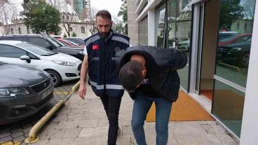 12 suç kaydı bulunan şahıs para çalarken önce kameraya, sonra polise yakalandı
