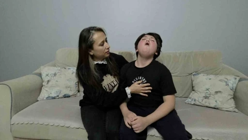 12 yaşındaki &ccedil;ocuk 8 yıldır &ouml;ks&uuml;r&uuml;yor
