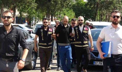 12 yıl sonra aydınlanan cinayetin ş&uuml;phelileri adliyeye sevk edildi

