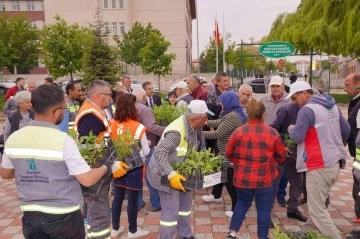 13 bin 90 adet fide gönüllü bahçelerinde toprakla buluşacak
