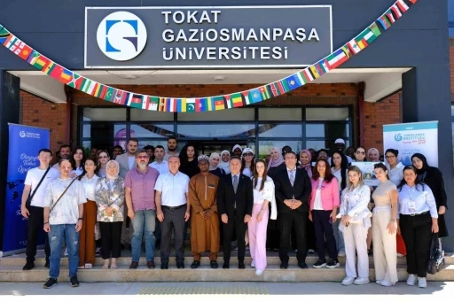 13 ülkeden 19 öğrenci Türkçe ve Türk kültürüyle buluştu

