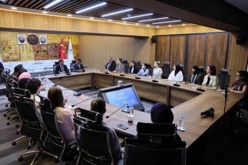 13 &uuml;lkeden gelen &ouml;ğrenciler Erzincan&rsquo;da T&uuml;rk&ccedil;e ve T&uuml;rk k&uuml;lt&uuml;r&uuml;yle buluşuyor
