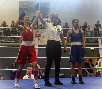 13 yaşındaki boksör Selina Çukur, Almanya’da şampiyon oldu
