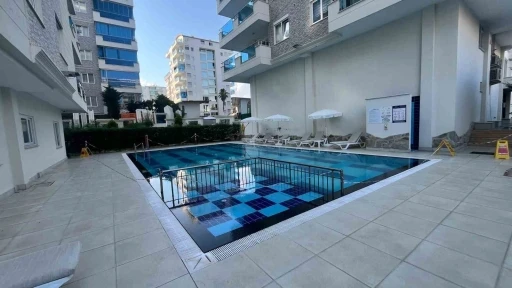 13 yaşındaki kız &ccedil;ocuğunun haşema ile havuza girmesine izin vermeyen Rus uyruklu site y&ouml;neticisi tutuklandı
