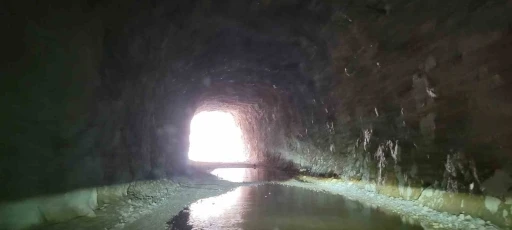 132 yıllık taş yol suyla doldu
