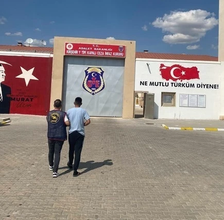 14 yıl hapis cezasıyla aranan h&uuml;k&uuml;ml&uuml; JASAT tarafından yakalandı

