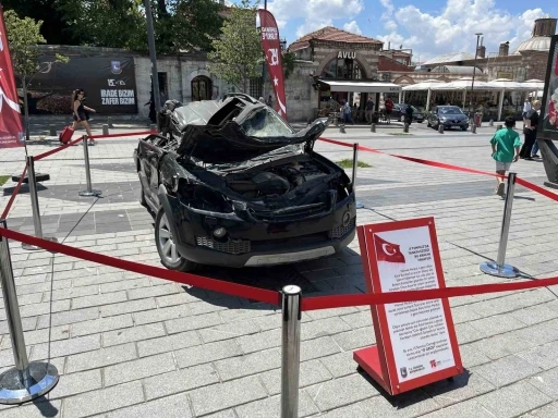 15 Temmuz&rsquo;da tankın ezdiği ara&ccedil; &Uuml;sk&uuml;dar&rsquo;da sergileniyor
