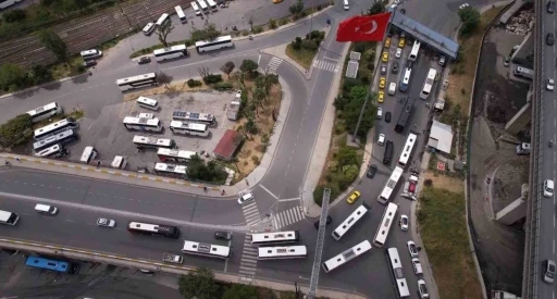 15 Temmuz Demokrasi Otogarı&rsquo;nda bayram yoğunluğu havadan g&ouml;r&uuml;nt&uuml;lendi
