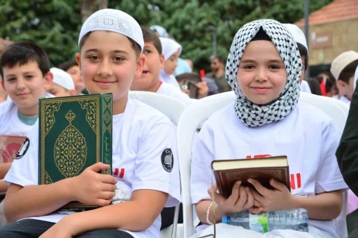 15 Temmuz şehitlerine vefa: 600 &ccedil;ocuk Kur&rsquo;an-ı Kerim okudu
