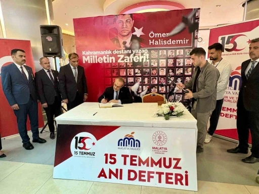 15 Temmuz Temalı Sergi ve Anı Defteri ilgi gördü

