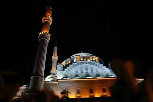 15 Temmuz&rsquo;un 10. yıl d&ouml;n&uuml;m&uuml;nde Elazığ&rsquo;da camilerde sela okundu

