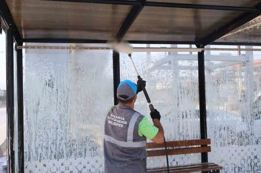 16 il&ccedil;edeki duraklar basın&ccedil;lı su ile temizleniyor
