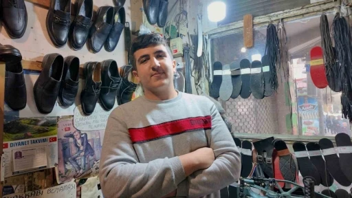 16 yaşında dükkanı devraldı, 3 buçuk metrekarede dede mesleğini sürdürüyor
