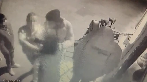 16 yaşındaki &ccedil;ocuk g&uuml;nd&uuml;z tartıştığı arkadaşının babası tarafından akşam darp edildi
