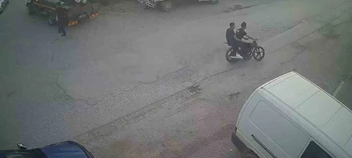 16 yaşındaki s&uuml;r&uuml;c&uuml; kazada yaralandı
