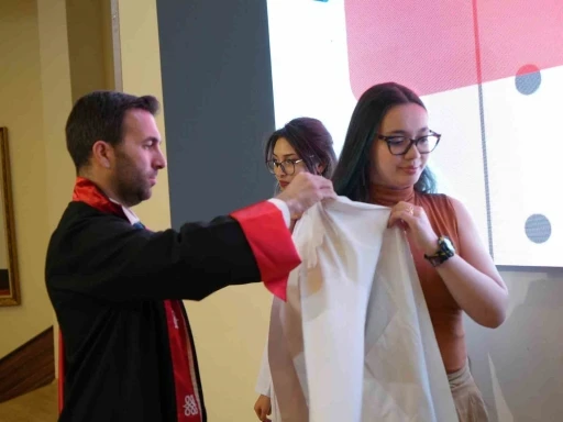 160 veteriner hekim adayı beyaz &ouml;nl&uuml;klerini giydi
