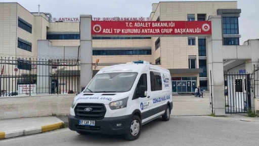 17 yaşındaki s&uuml;r&uuml;c&uuml;n&uuml;n &ouml;l&uuml;m&uuml;ne sebep olduğu k&uuml;&ccedil;&uuml;k &ccedil;ocuğun cenazesi ailesine teslim edildi
