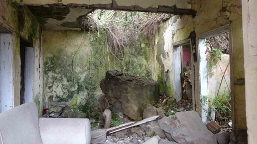 17 yıldır kaya d&uuml;şmesi riski altındaki mahalleye &lsquo;3 boyutlu&rsquo; m&uuml;dahale
