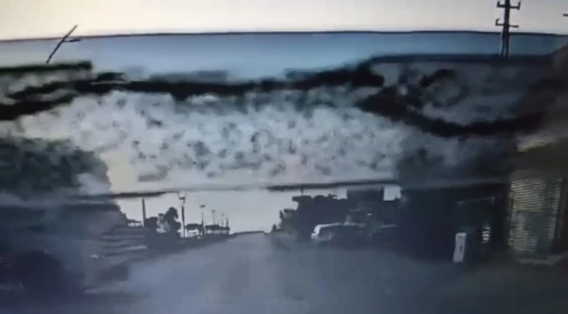 18 kişinin yaralandığı kazada yolcu minib&uuml;s&uuml;n&uuml;n devrildiği anlar kamerada
