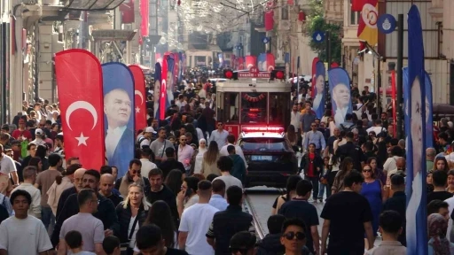 19 Mayıs’ta Taksim Meydanı ve çevresi Türk bayraklarıyla donatıldı
