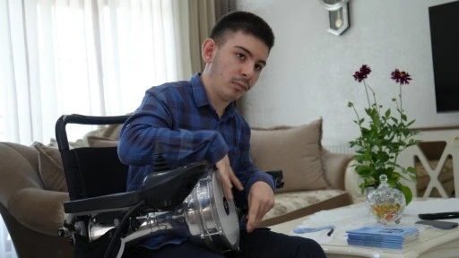 19 Yaşındaki Mert Esat Ölmez Engelleri Aşıyor