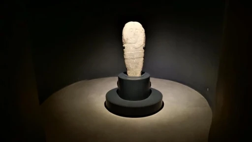 2 bin 500 yıllık heykele ziyaretçi akını
