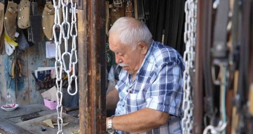 2 metrekarelik d&uuml;kkanında &uuml;retiyor, 81 ile g&ouml;nderiyor
