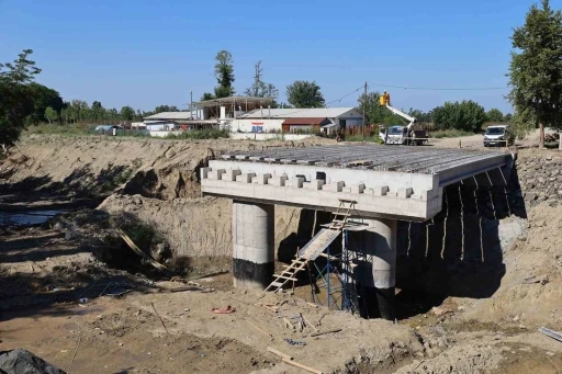 20 mahallenin yıllardır beklediği köprüde mutlu son

