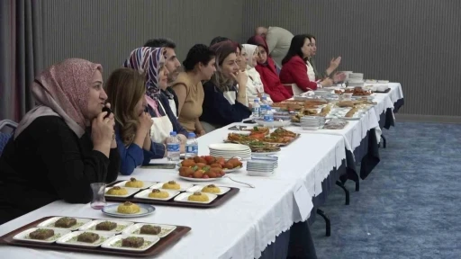 20 şehirden gelip, glutensiz h&uuml;nerlerini sergilediler
