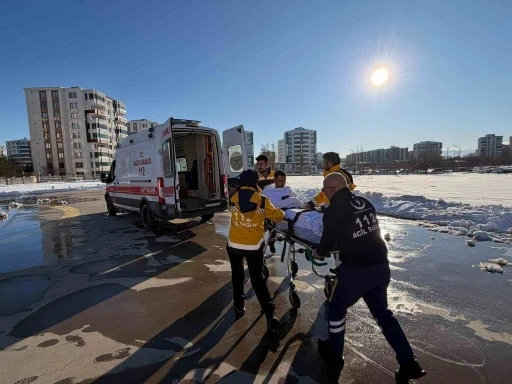 20 yaşındaki hasta, yollar kapalı olunca helikopter ambulansla hastaneye ulaştırıldı
