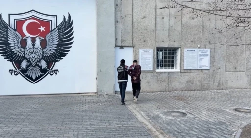 20 yıl 8 ay hapis cezası bulunan şahıs İran sınırında yakalandı
