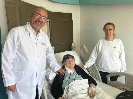 20 yıllık t&uuml;m&ouml;r Van&rsquo;da yapılan ameliyatla alındı
