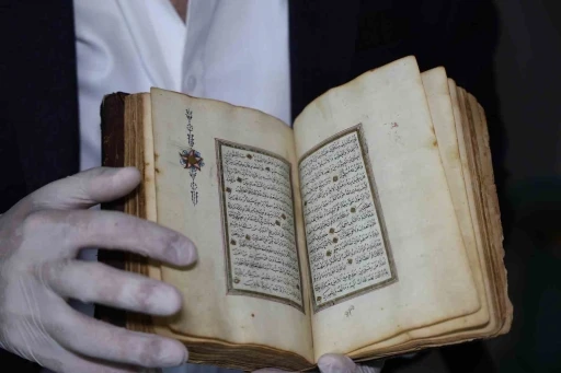 200 yıllık altın tezhipli Kur’an-ı Kerim’i Cumhurbaşkanı’na hediye etmek istiyor
