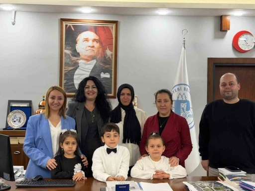 23 Nisan&rsquo;da makam &ccedil;ocuklara devredildi
