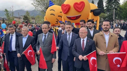 23 Nisan korteji renkli g&ouml;r&uuml;nt&uuml;lere sahne oldu

