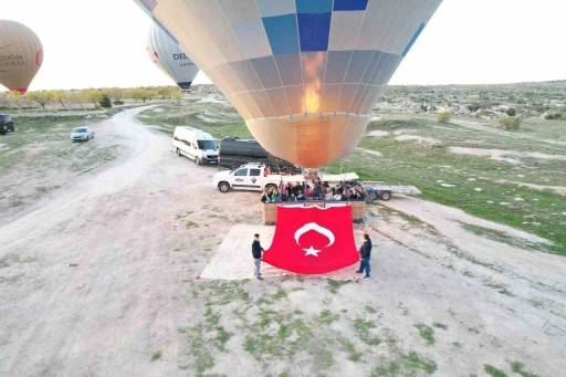 23 Nisan kutlamaları gökyüzünde başladı
