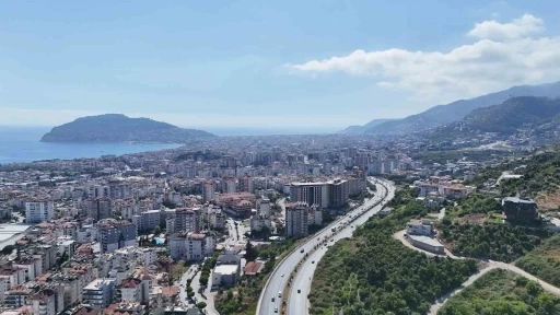 24 il&ccedil;ede n&uuml;fusuyla ilk sırada olan Alanya il&ccedil;esinde il olma beklentisi
