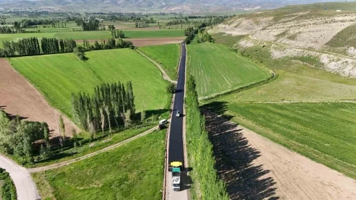 25 k&ouml;y&uuml;n ulaşımını sağlayan İspir grup yolu asfaltlanıyor

