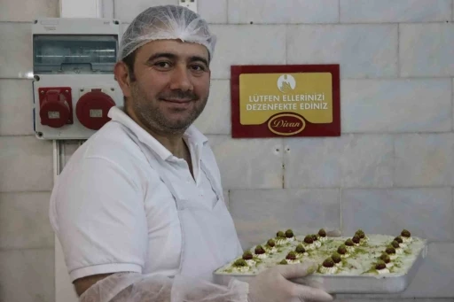 25 yıllık usta, tarihi Osmanlı&rsquo;ya dayanan g&uuml;lla&ccedil;ın p&uuml;f noktalarını anlattı
