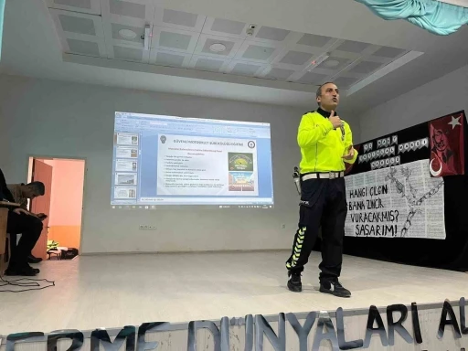 299 öğrenci trafik güvenliği eğitimleri ile gençlere farkındalık kazandırılıyor

