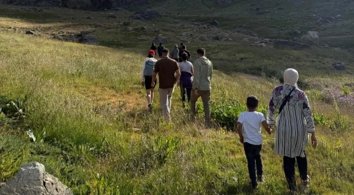 3 bin 500 rakımlı Sat Gölleri’nde doğa yürüyüşü
