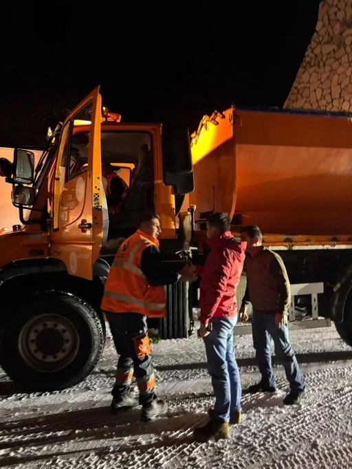 3 bin rakımlı Karabet Geçidi’nde kar yağışı etkili oldu
