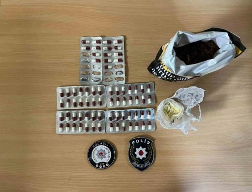 3 kişinin &uuml;st&uuml;nde 71 sentetik ecza hap ele ge&ccedil;irildi
