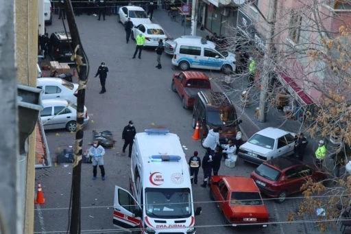 3 kişiyi &ouml;ld&uuml;ren cinayet zanlısı hakim karşısında
