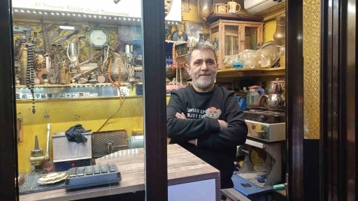 3 metrekarelik d&uuml;kkanda 40 yıldır kuyum ustalığı yapıyor