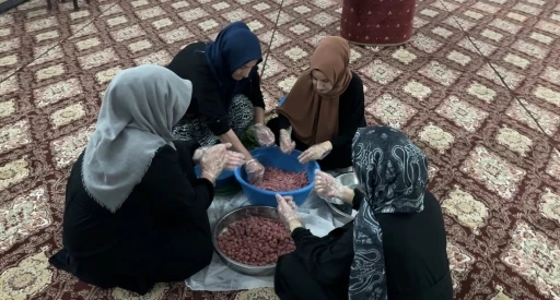 3 yıldır geleneği sürdürüyorlar: Bayram namazı öncesi ikramlık &quot;doğaba çorbası&quot; hazırlandı
