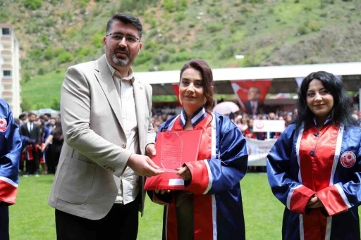 30 yıllık yarım kalan hayal birincilikle ta&ccedil;landı
