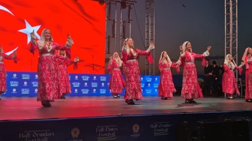 36. Uluslararası Samsun Halk Oyunları Festivali final g&ouml;sterisiyle sona erdi
